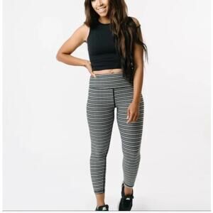 ZYIA Active Leggings Size 6-8 Aztec Adrenaline Herringbone Black & White Stripe